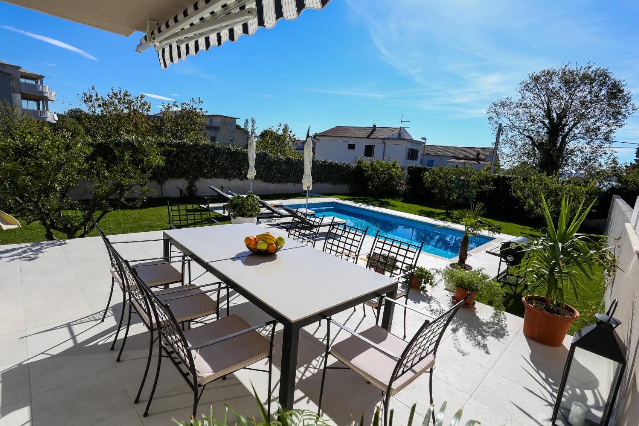 Villa Elysium - Beautiful Family House With Heated Pool Kaštela Exteriör bild