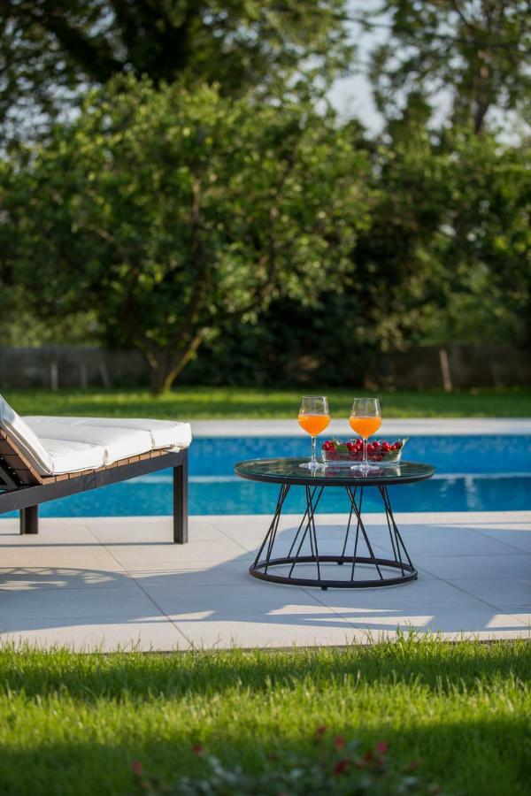 Villa Elysium - Beautiful Family House With Heated Pool Kaštela Exteriör bild