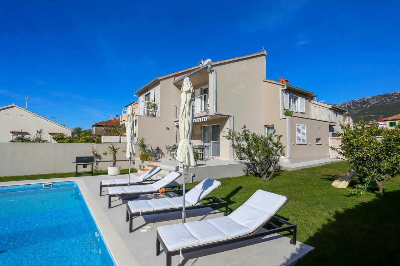 Villa Elysium - Beautiful Family House With Heated Pool Kaštela Exteriör bild